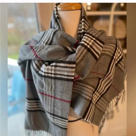 V. FRAAS Cashmink Gray and Red Plaid Large Cozy-Core, Soft Wrap Shawl - Picture 11 of 11